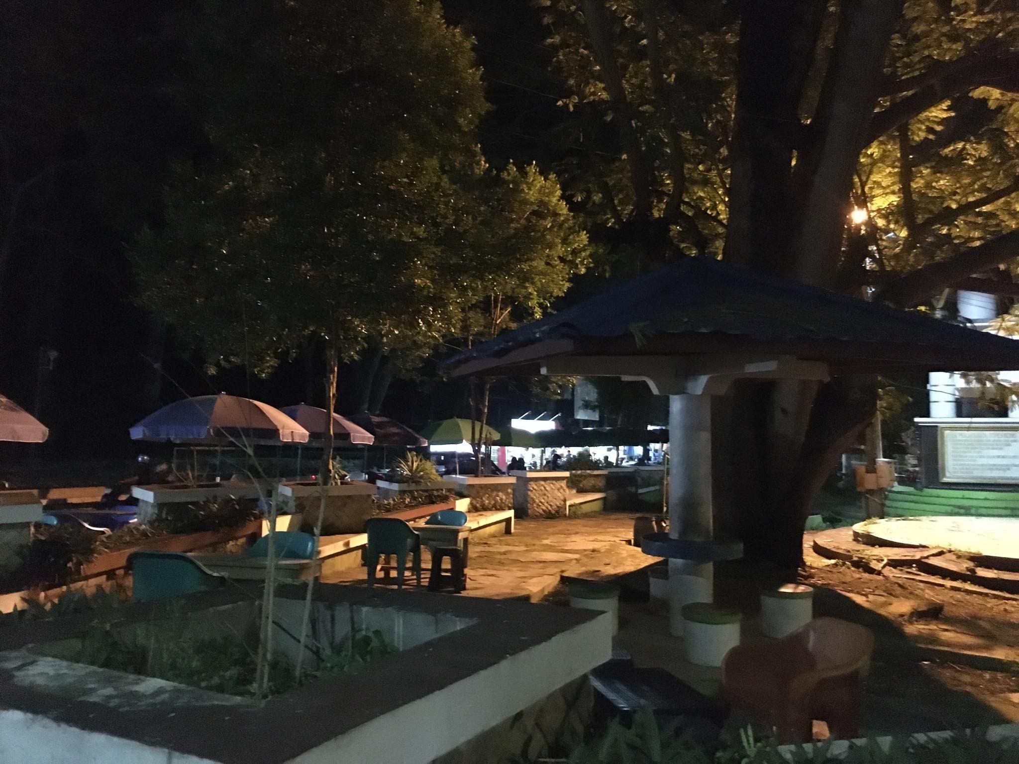 Bertambahnya Pedagang Kaki Lima Sepanjang Bahu Jalan Di Taman Topekkong Sinjai 2025