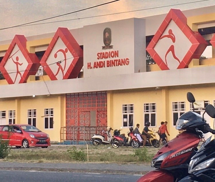 Keramaian Para Muda Mudi Saat Jogging Di Sekitar Lapangan Stadion Sinjai 2025