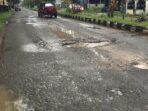 Masyarakat Keluhkan Jalanan Rusak Di Jalan Jendral Sudirman Sinjai Utara 2025