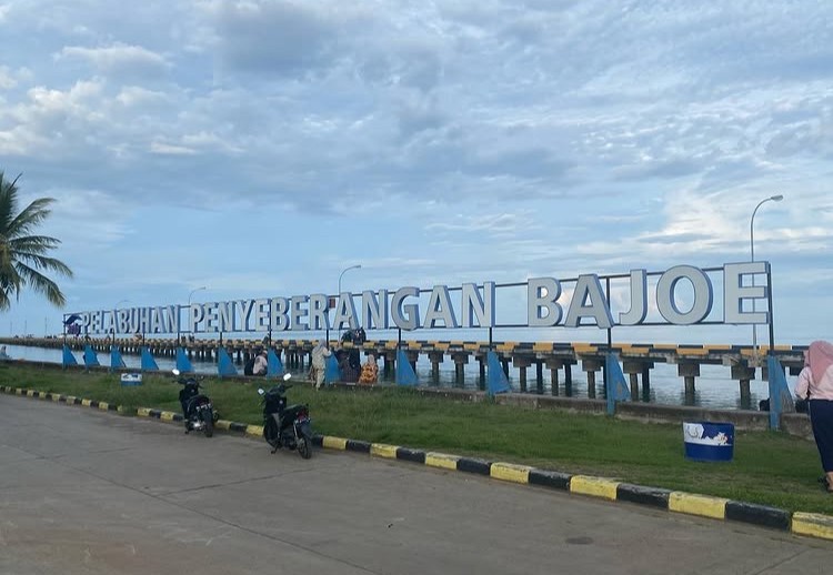 Keindahan Panorama Pelabuhan Bajoe Bone 2025