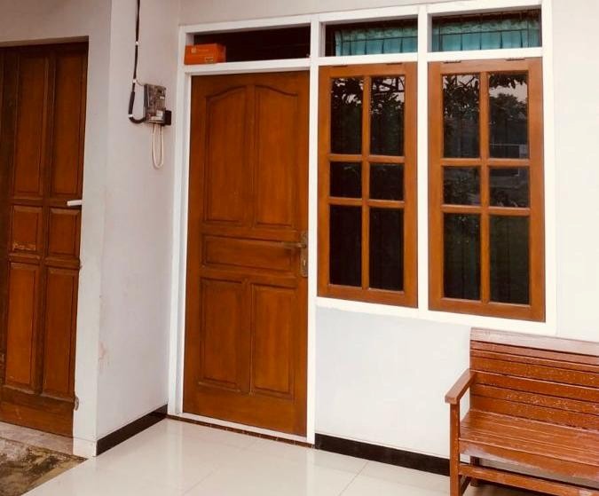 Penghuni Kamar Sebelah