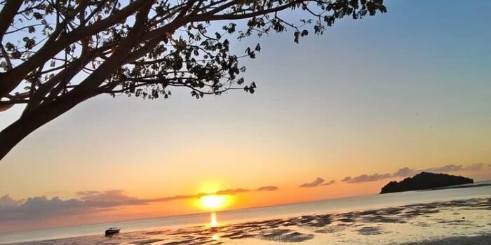 Suasana Wisata Pantai Tete Bone 2025